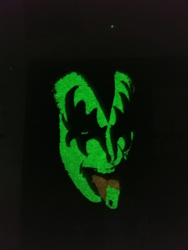 KISS LORRAINE - VERSION 2 (PHOSPHORESCENT !!!)