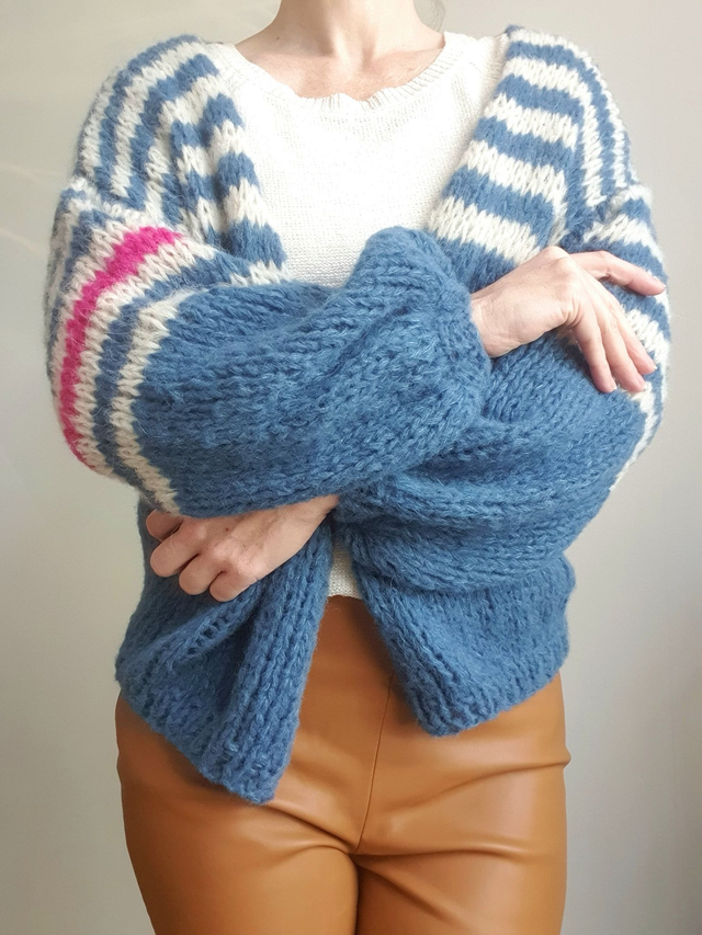 Handgebreid luxe damesvest in alpaca en zijde met ballonmouw