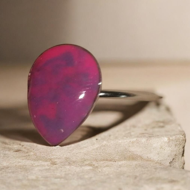 Bague goutte rose marbré violet
