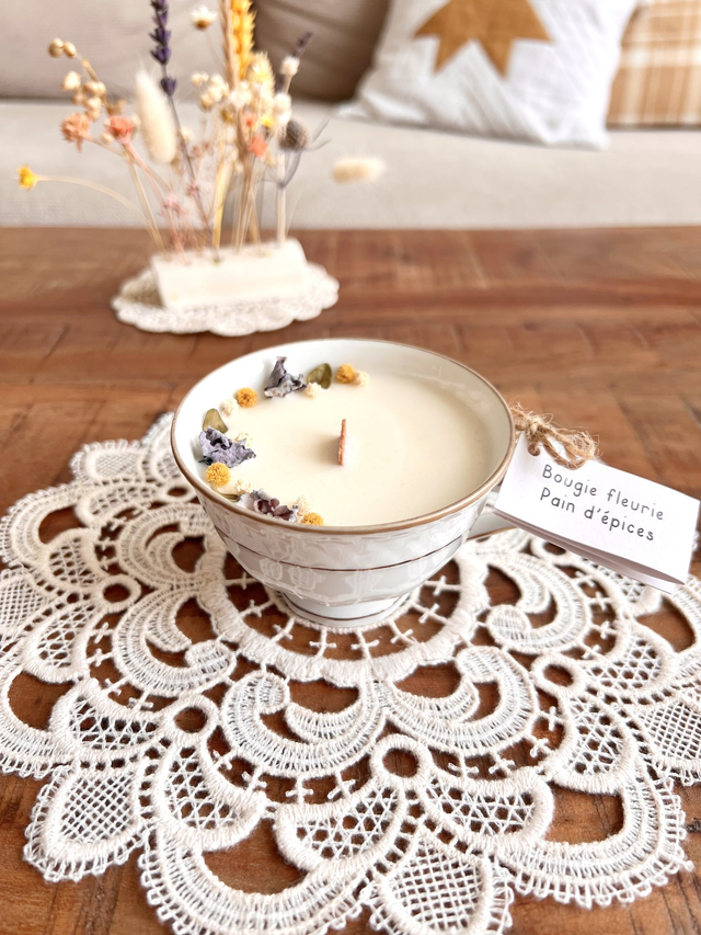 ✨ Bougie Pain d'épices - tasse à thé "sur pied"