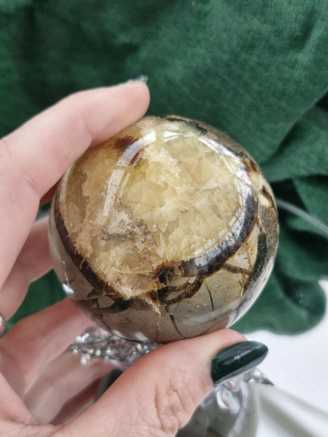 Septarian sphere