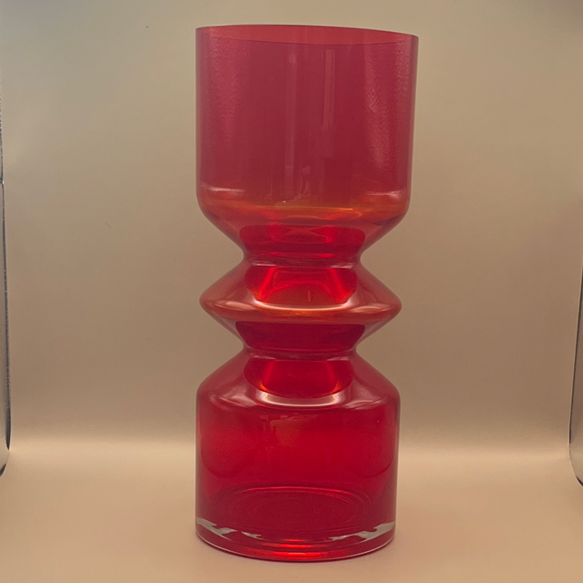 Riihimäen Lasi Oy – Tamara Aladin Red Glass Vase (28cm)
