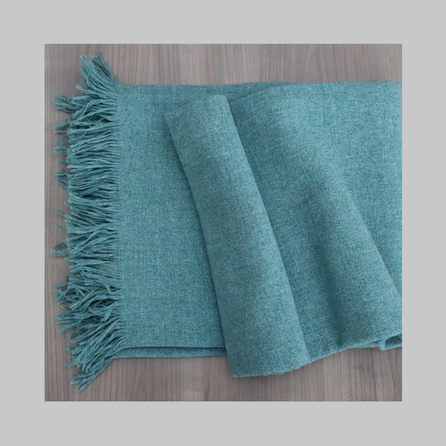 DUFY plaid in 100% lana shetland con frange su due lati CM.145X180 col. turchese