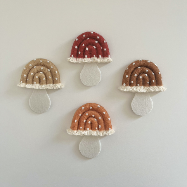 Suspension petit champignon en macramé 