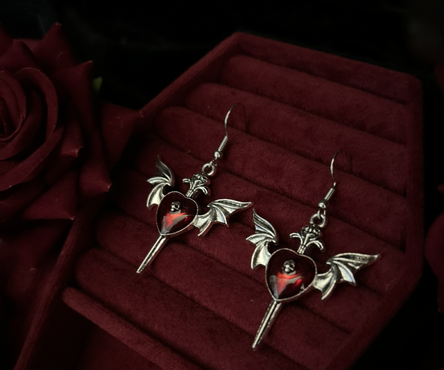 Vampire heart earrings 