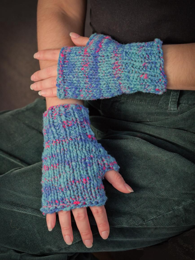 Mitaines bleu et rose, filée et tricoté à la main 