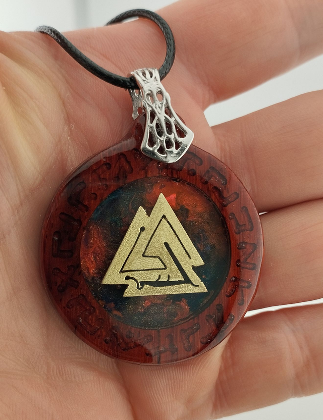 Valknut (bois de rose)