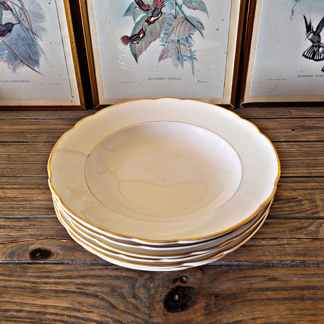 Assiettes creuses Villeroy and Boch Mettlach, crème liseré doré 
