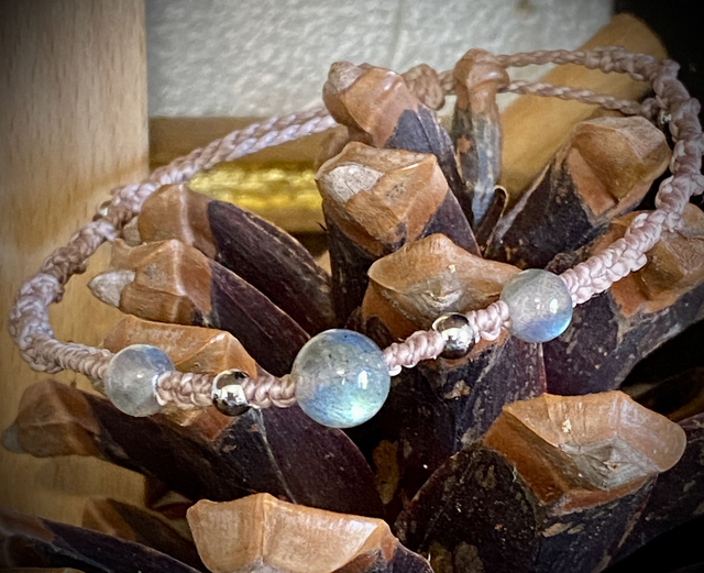 Bracelet ajustable macramé et perles de Labradorite