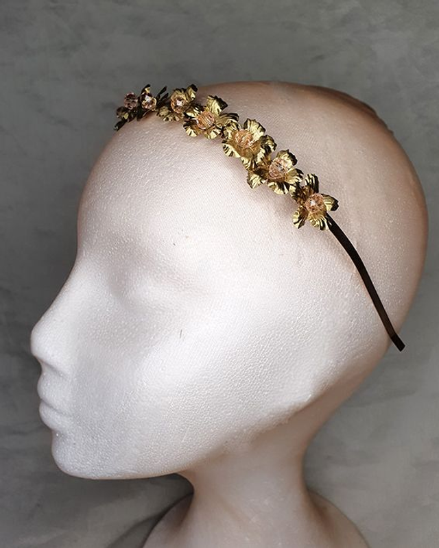 Onia diadema flores doradas de latón, artesanal