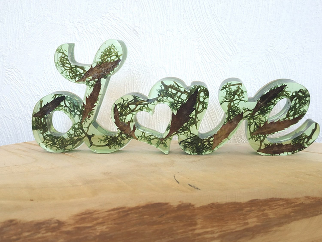 Déco LOVE mousse verte et feuilles séchées