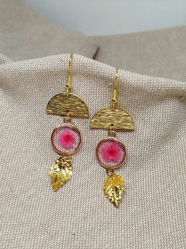 Boucles d'oreilles Soline avec fleurs résinées coloris rose