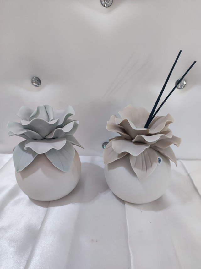 Profumatore in ceramica con fiore