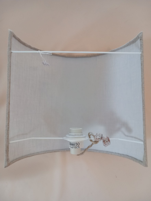 Applique murale lin brodé "Cheval" forme demi cercle , électrifiée.