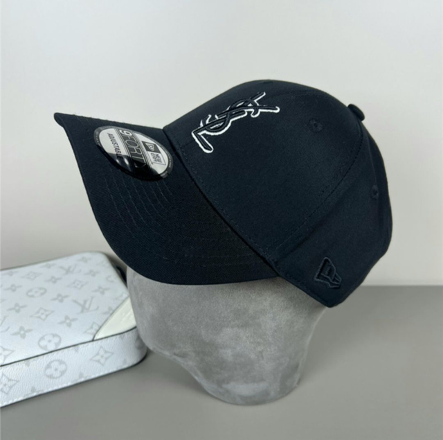 Casquettes YSL