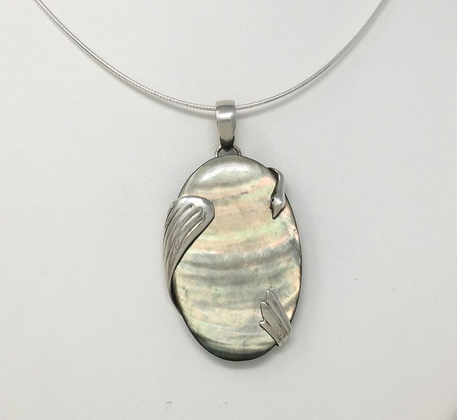 PENDENTIF OVALE DE NACRE GRISE CYGNE D&#039;ARGENT MASSIF - VENDU SANS CHAINE - 4413