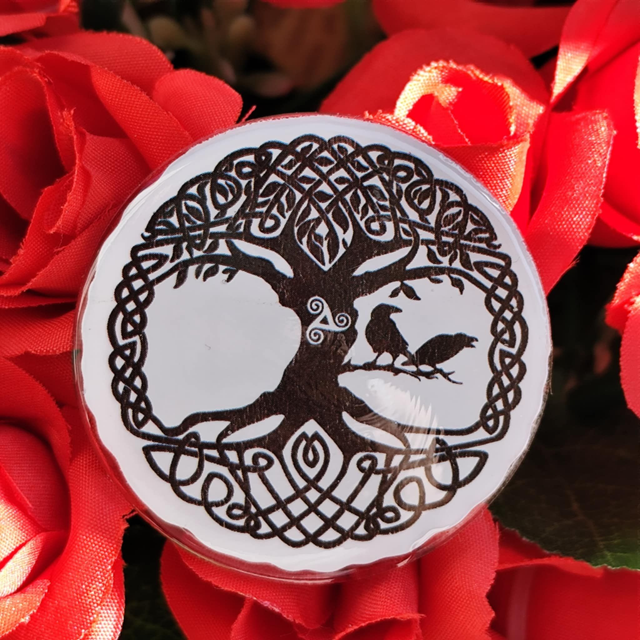 Pin's Arbre de vie corbeaux trisquel