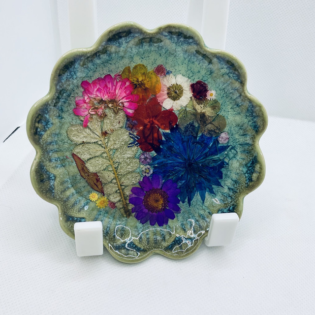 Green ring trinket tray with pressed flowers and resin. 