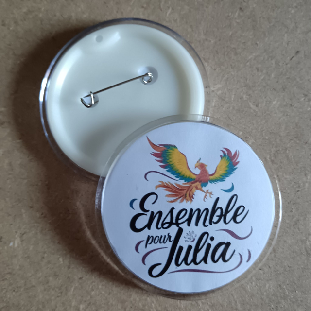 Badge 56 x 56 mm - Association ensemble pour Julia