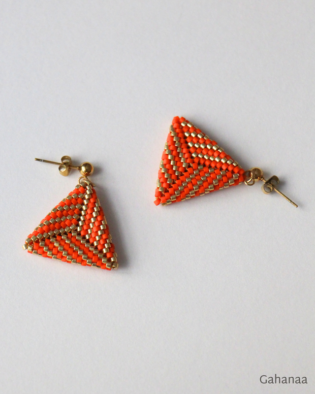 Mathilde, boucles d'oreilles couleur orange, rayures dorées
