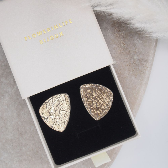  Boucles d&#039;oreilles triangle arrondi gris granit et or craquelé style urbain &amp;  boho chic