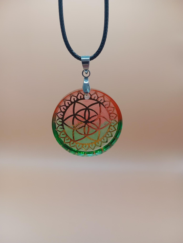 Pendentif en résine - Rond vert et rouge (petit) 