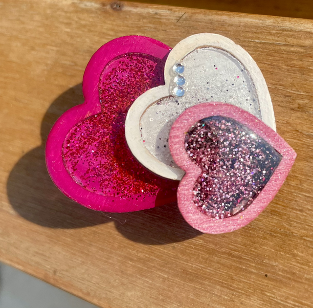 Broche 3 cœurs strass