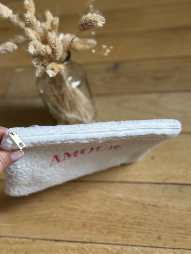 Trousse moumoute brodée "Amour"