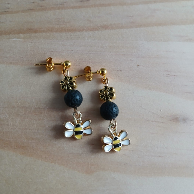 Meisjes oorbellen met Lavasteen “Bijtje Buzz” (3.047)