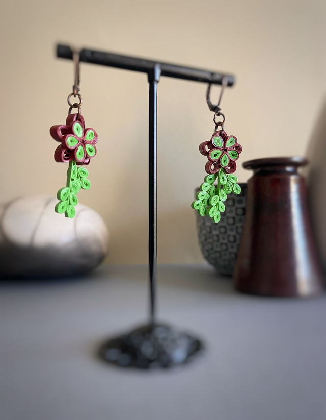 Fleur et feuilles rouge et vert