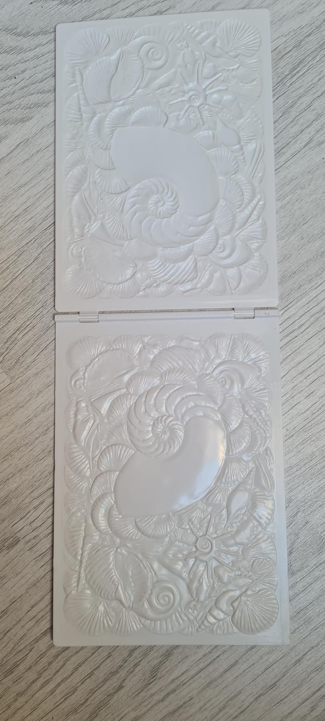 Spellbinders Embossing Folder shells E3D-001