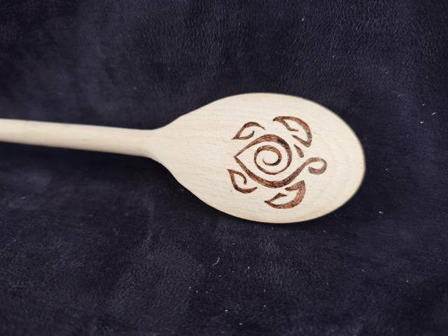 Cuillère en bois motif tortue 