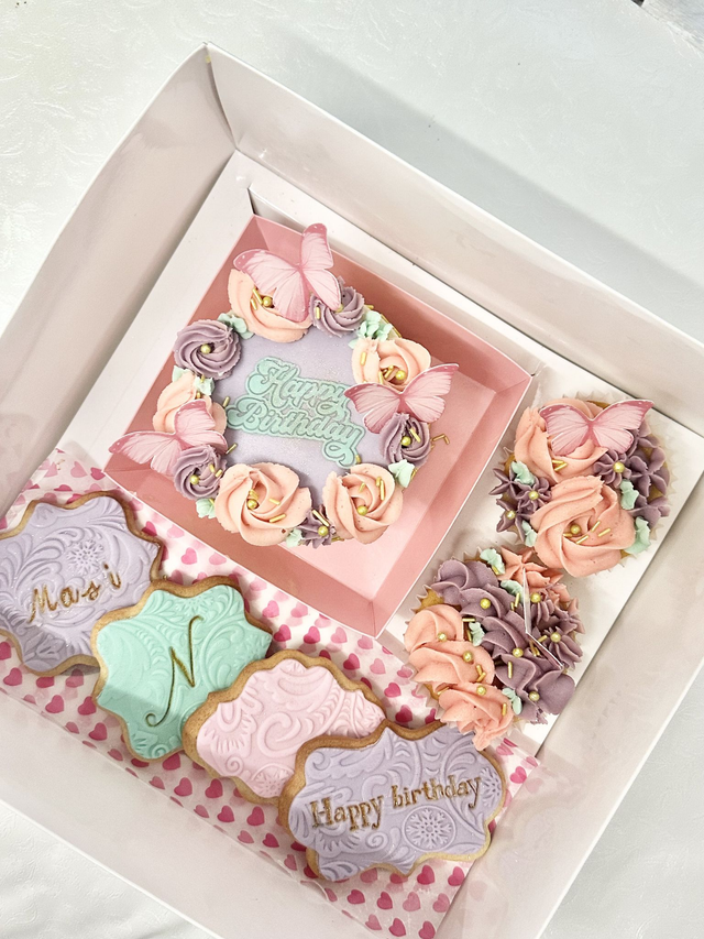 Birthday Bento Cake &amp; Cupcakes