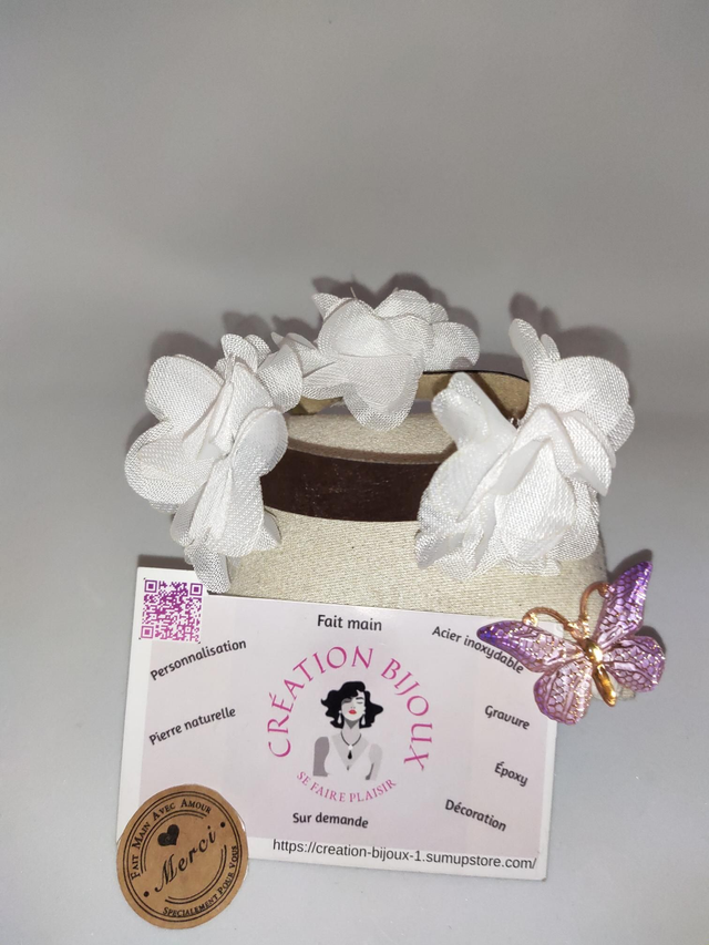 Bracelet similicuir et fleur blanche 