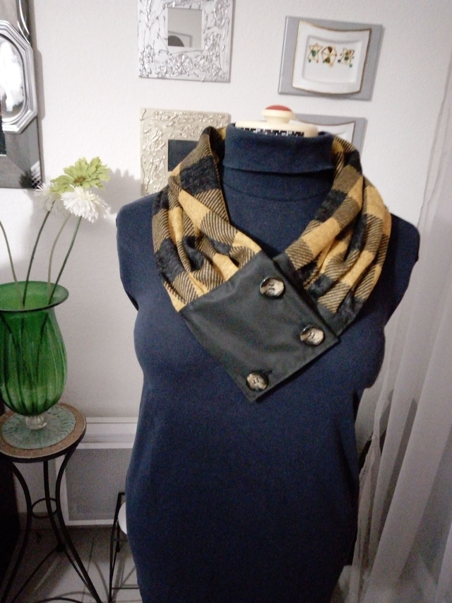 chèche charlotte carreau jaune-noir  en tissu doublé  cache cou pour femme		