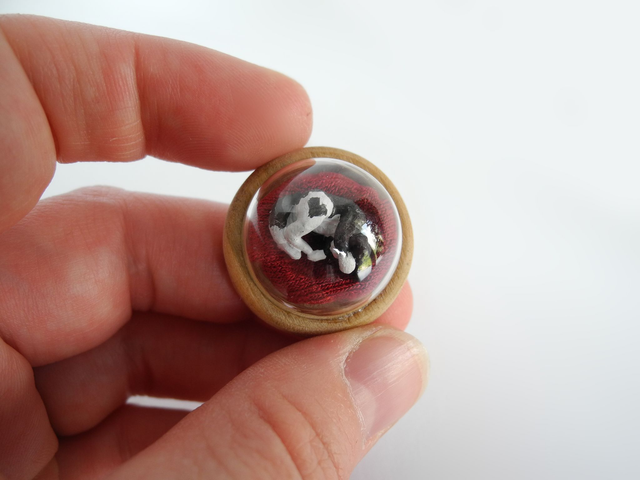 Kitten sleeping in a glass globe – miniature pendant for pet lovers)