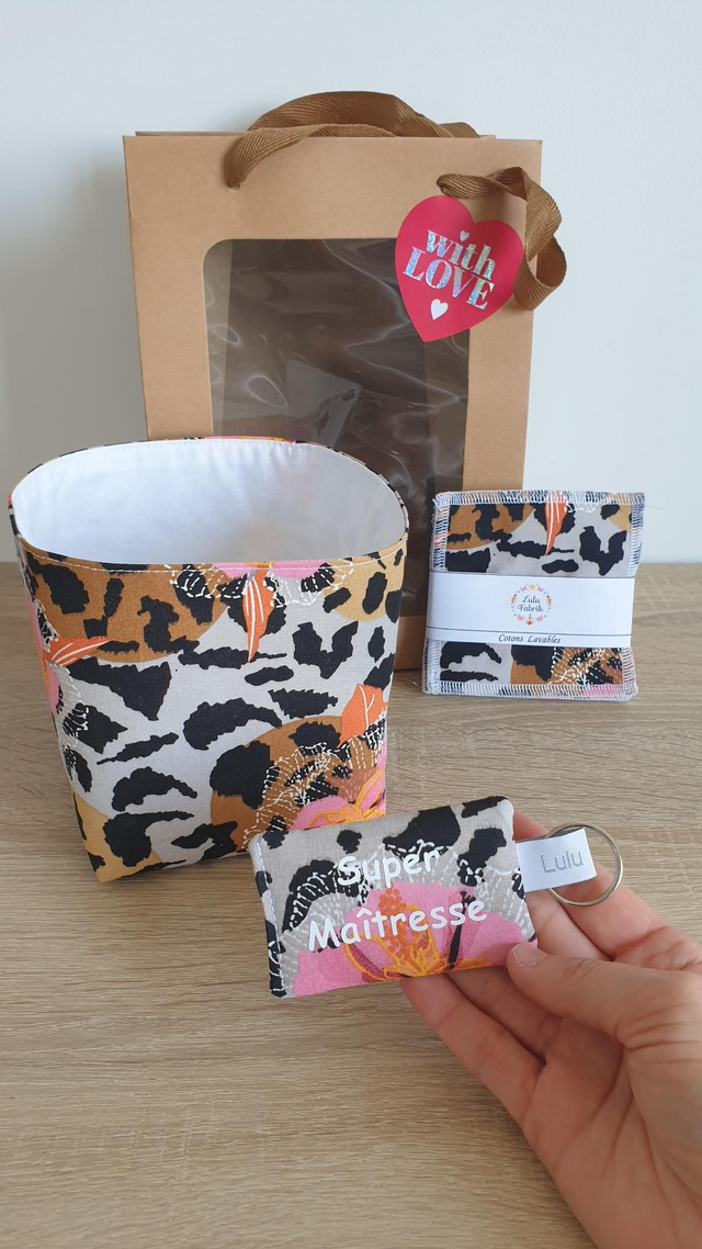 Coffret: panier +4 cotons + porte clés Super Maîtresse (léopard fleurs)