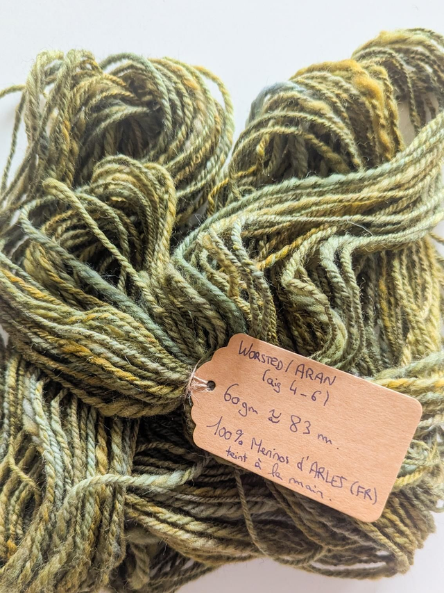 Laine mérinos d&#039;Arles teinte et filée main
