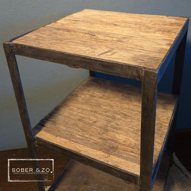 Truckbodywood Etagère M, vierkant