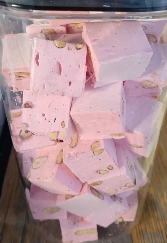 Nougat fraise (Prix au 100gr)