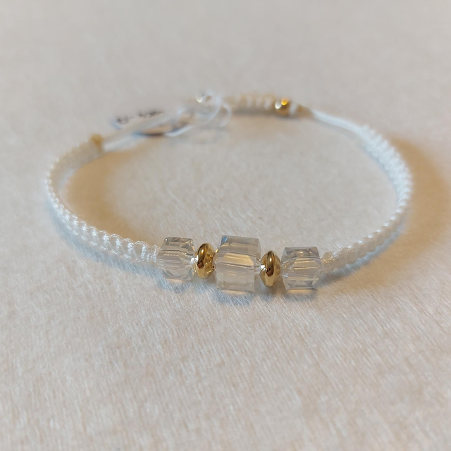 Bracelet "Cristal cube" en micro macramé blanc & perles facettées