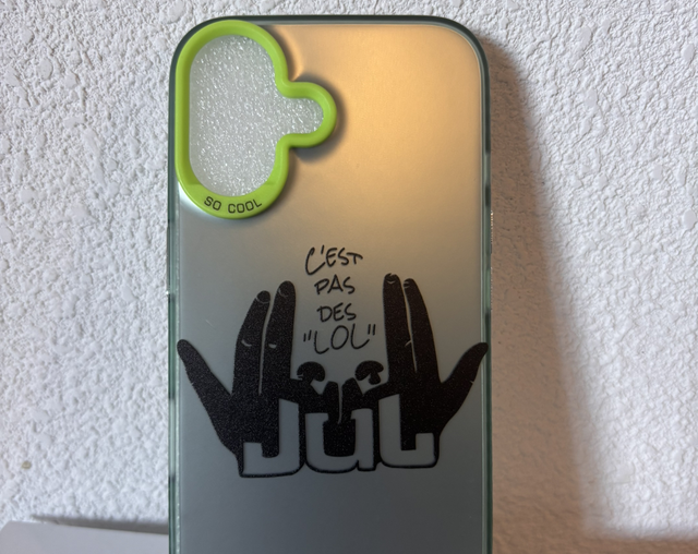 Coque Le J iPhone 16 verte 