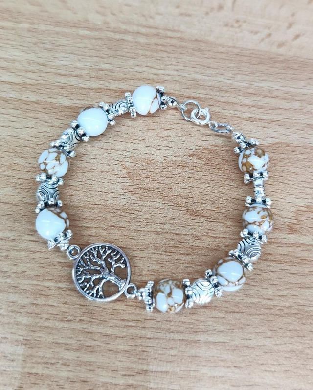 Bracciale albero della vita  con perline bianche 