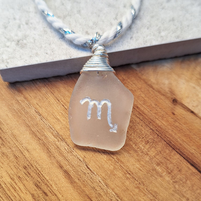 Astro Scorpion - pendentif en verre gravé et argent