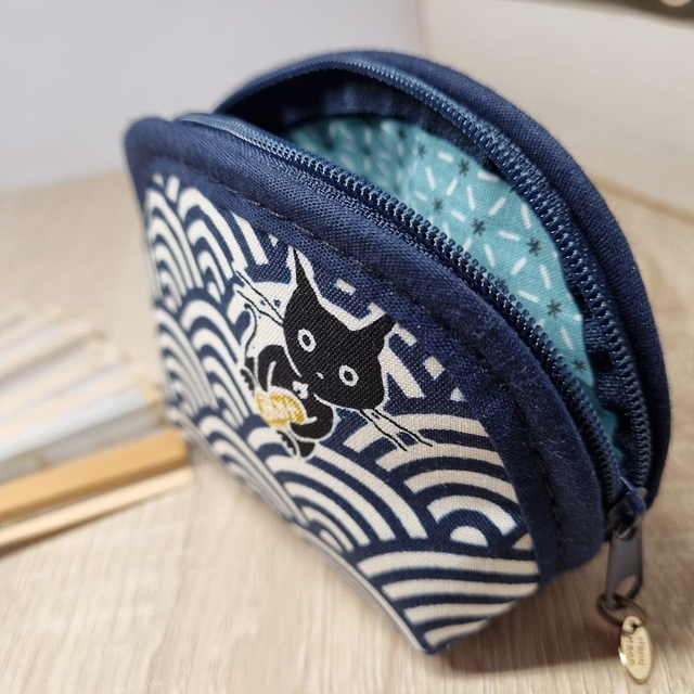 Porte-monnaie arrondi &quot;Maneki&quot; bleu marine &amp; blanc