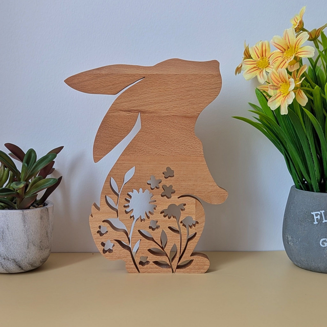 Lapin fleuri en hêtre