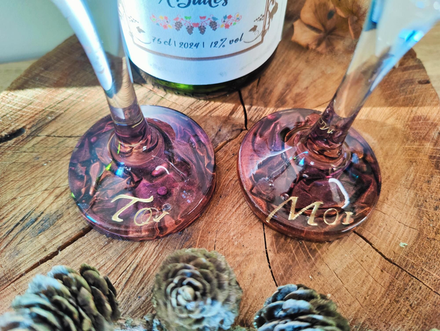 Verres à vin personnalisés Toi et Moi: Modèle Froissé Bordeaux & Or