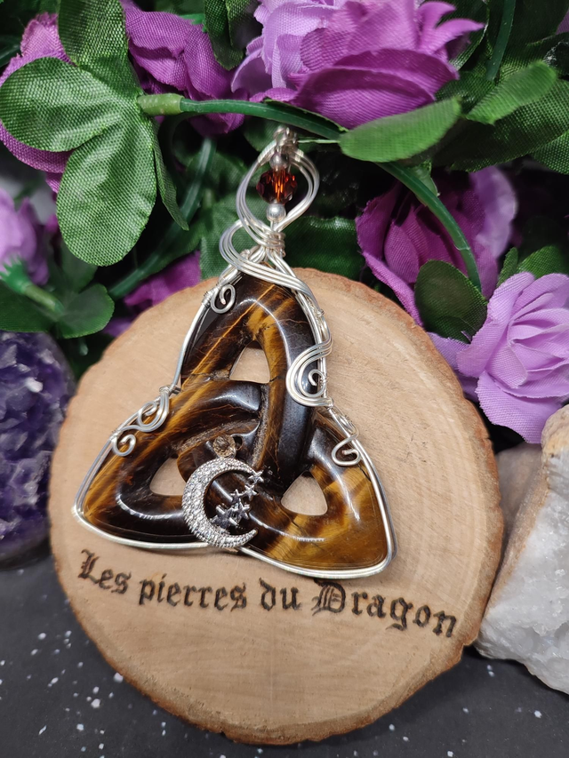 Talisman L’Œil des Trois Royaumes — oeil de tigre et triquetra