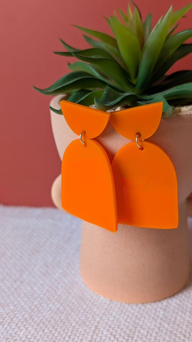 Boucles d'oreilles oranges en plexi