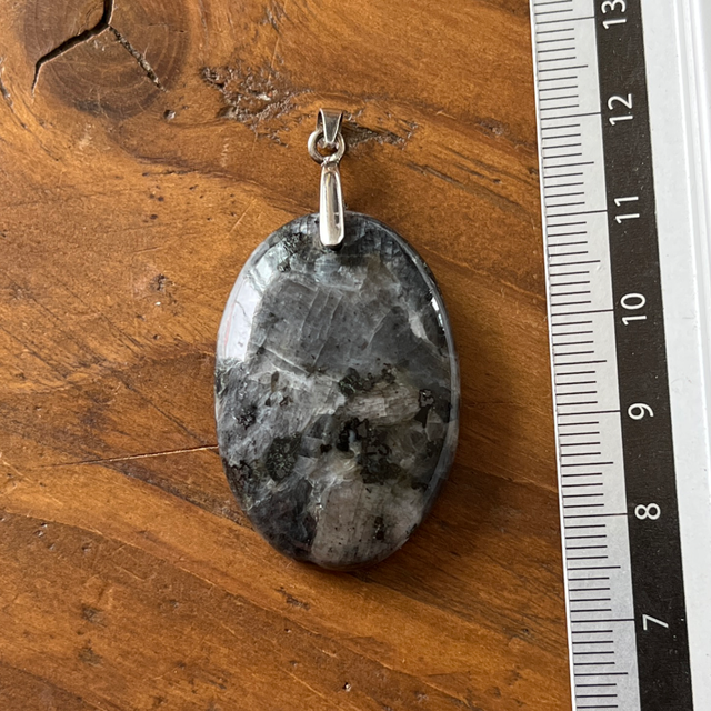 Pendentif en Larvikite et bélière argent 